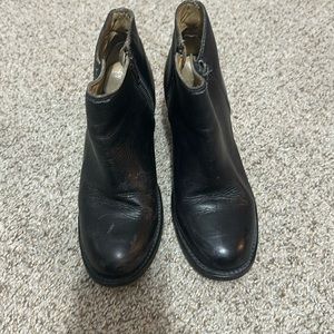 Black bedstu yell boots in used condition size 8